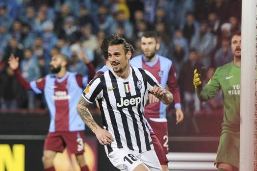 La gioia di Osvaldo, di nuovo a segno contro il  Trabzonspor. Lapresse